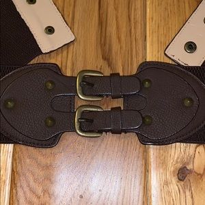 Wide elastic brown belt with snaps. Size L/XL
